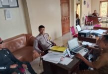 Bhabinkamtibmas Koordinasi dengan Perangkat Desa Sidaraja Antisipasi Karhutla