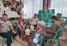 Jaga Kamtibmas, Bhabinkamtibmas Polsek Ciawigebang Bersama Pol PP Amankan Hajatan Warga Desa Pamijahan