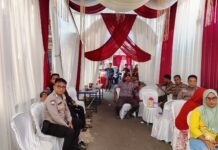 Bhabinkamtibmas Polsek Ciawigebang Bersama Pol PP Amankan Hajatan Warga di Desa Geresik