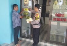 Sambang Warga oleh Bhabinkamtibmas Desa Jatimulya Polsek Cidahu Polres Kuningan Jawa Barat Bripka A. Fauzi