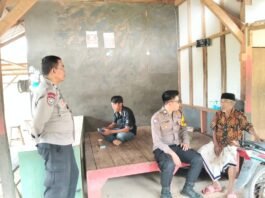 Patroli Polsek Cidahu jalin silaturahmi dengan tokoh masyarakat Desa Cipancur