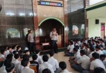 Polsek Ciawigebang Gandeng Satlantas Sosialisasikan Tertib Berlalu Lintas dan Stop Knalpot Brong di SMK Model Patriot IV Ciawigebang