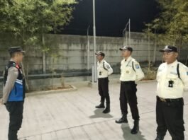 Tingkatkan Keamanan, Bhabinkamtibmas Desa Sidaraja Bina Satpam Gudang Wings