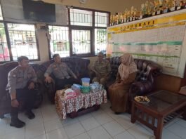 Polisi Sahabat Anak, Patroli Polsek Cidahu Sambangi SDN 1 Partawangunan