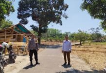 Cegah Karhutla Sejak Dini, Bhabinkamtibmas Desa Mekarjaya Bersama Perangkat Desa Lakukan Patroli Monitoring Wilayah