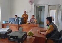 Antisipasi Karhutla, Bhabinkamtibmas Desa Cimaranten Koordinasi dengan Perangkat Desa