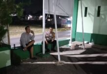 Patroli Dialogis Malam Hari, Bhabinkamtibmas Polsek Ciawigebang Sambangi Warga di Desa Ciawigebang Sampaikan Imbauan Kamtibmas