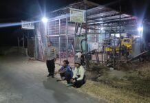 Jaga Kamtibmas Tetap Kondusif, Bhabinkamtibmas Polsek Ciawigebang Gelar Patroli Dialogis Malam Hari Sambangi Warga di Desa Ciawigebang
