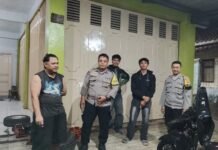 Jaga Kondusivitas Wilayah, Bhabinkamtibmas Polsek Ciawigebang Gelar Patroli KRYD Malam Hari Sambangi Warga Desa Kapandayan
