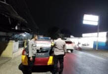 Patroli Malam Hari, Bhabinkamtibmas Polsek Ciawigebang Antisipasi C3 dan Geng Motor di Desa Kapandayan