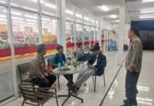Sambangi remaja yang sedang nongkrong di Desa Jatimulya