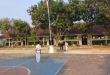 Kapolsek Pancalang Ipda Lukman hakim Jadi Pembina Upacara di SMPN 1 Pancalang, Sampaikan Pesan Kamtibmas dan Ajak Siswa Menjaga Disiplin serta Keamanan Lingkungan Sekolah