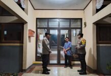 Patroli KRYD Polsek Pancalang Sambangi SMPN 1 Pancalang pada Malam Hari, Sampaikan Imbauan Kamtibmas