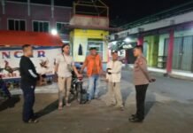 POLSEK LURAGUNG MELAKSANAKAN PATROLI MEMBERIKAN HIMBAUAN AGAR TETAP JAGA KEAMANAN