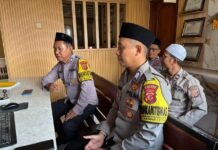 Cahaya Ilahi di Ruang Tugas: Polsek Mandirancan Khusyuk Ikuti Zoom Maulid Nabi Muhammad SAW