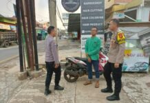 Merajut Kedamaian Dusun: KA SPKT 2 Polsek Mandirancan Aiptu Juro Jauhari. SH Sapa Warga Blok Kasab Desa Nanggela