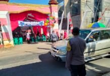 Pengawalan Humanis Polsek Mandirancan, Tiga Personel Amankan Gerak Jalan Santai Peringatan HUT Desa Cirea