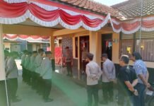 Tegakkan Kedisiplinan Personel, Plt. Kapolsek Mandirancan Iptu Arip Rahmansyah Pimpin Apel Pagi dan Pengawasan Piket