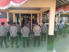 Tingkatkan Integritas Tugas Kepolisian, Plt. Kapolsek Mandirancan Iptu Arip Rahmansyah Pimpin Pengarahan dan Cek Absensi Piket