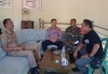Bahu Membahu Jaga Ketertiban Desa, Plt. Kapolsek Mandirancan Iptu Arip Rahmansyah Duduk Bersama Kades dan Babinsa Kertawinangun
