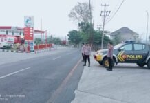 Siaga Penuh Pasca Laga Panas Persib vs Persija, Plt. Kapolsek Mandirancan Iptu Arip Rahmansyah Gelar Patroli KRYD di SPBU Mandirancan