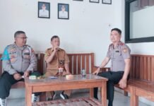 Anticipasi Karhutla dan Gangguan Kamtibmas, Plt. Kapolsek Mandirancan Iptu Arip Rahmansyah Sambangi Kepala Desa Mandirancan
