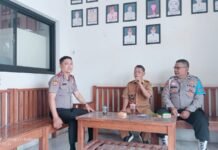 Perkuat Sinergi Hingga Tingkat Desa, Plt. Kapolsek Mandirancan Iptu Arip Rahmansyah Gelar Sambang Kamtibmas di Desa Mandirancan