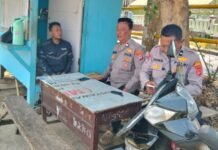 MELALUI SAMBANG BHABINKAMTIBMAS DESA NUSAHERANG AIPDA ODING, POLSEK KADUGEDE AJAK WARGA WUJUDKAN SITUASI KAMTIBMAS DI LINGKUNGAN