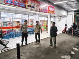 MELALUI SAMBANG BHABINKAMTIBMAS DESA JAMBAR BRIPKA ADE HENDRIK, POLSEK KADUGEDE AJAK WARGA WUJUDKAN SITUASI KAMTIBMAS DI LINGKUNGAN