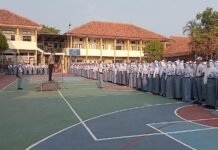Ajak Pelajar Mandirancan Songsong Indonesia Emas 2045, Plt. Kapolsek Mandirancan Pimpin Upacara Bendera di SMAN 1 Mandirancan
