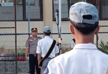 Jadi Pembina Upacara Bendera di SMAN 1 Mandirancan, Plt. Kapolsek Mandirancan Sampaikan Pesan Penguatan Karakter Siswa