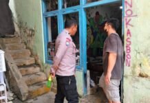 DOOR TO DOOR SYSTEM, CARA BHABINKAMTIBMAS POLSEK KADUGEDE DEKATKAN DIRI DENGAN WARGA