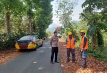 PETUGAS POLSEK KADUGEDE LAKSANAKAN PATROLI SAMBANG DESA