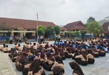 Edukasi Tertib Berlalu Lintas Sejak Dini, Sat Lantas Polres Kuningan Gelar Program Polisi Sahabat Generasi Muda di SMPN 1 Selajambe