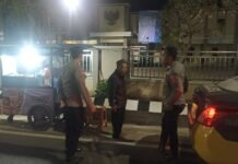 PATROLI MALAM POLSEK KADUGEDE ANTISIPASI GANGGUAN KAMTIBMAS