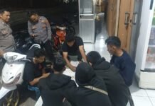 TINGKATKAN KEAMANAN, POLSEK KADUGEDE LAKSANAKAN PATROLI DIALOGIS