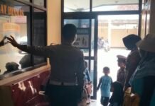 Bangun Kedekatan dengan Anak, Polsek Cilimus Gelar Pengenalan Lingkungan Kepolisian bagi TK Mutiara Hati