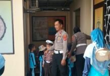 Wujudkan Polisi Sahabat Anak, Polsek Cilimus Berikan Pembelajaran Edukatif kepada TK Mutiara Hati