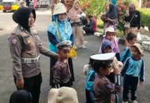 Kenalkan Profesi Polisi kepada Anak Usia Dini, Polsek Cilimus Sambut Kunjungan TK Mutiara Hati