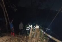 Cegah Api Meluas, Polisi dan Warga Cilimus Bersama Tangani Karhutla