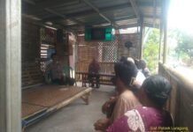 KANIT BINMAS POLSEK LURAGUNG BERSAMA BHABINKAMTIBMAS BERIKAN HIMBAUAN KAMTIBMAS KEPADA MASYARAKAT DESA SINDANGSUKA