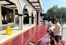 Jumat Bersih Polsek Cilimus Perkuat Sinergi Polri dan Warga di Kecamatan Cilimus