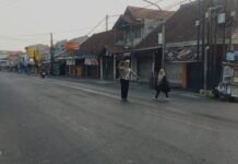 Hadir Sejak Pagi, Polsek Cilimus Pastikan Aktivitas Masyarakat Berjalan Aman dan Lancar