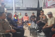 PATROLI MALAM DIPIMPIN KAPOLSEK CIWARU, POLRI AJAK MASYARAKAT JAGA KAMTIBMAS