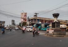 Ciptakan Kelancaran Arus Lalu Lintas, Bhabinkamtibmas Hadir di Pasar Desa Ciputat
