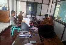 Jalin Sinergitas, Bhabinkamtibmas Koordinasi Kamtibmas dengan Aparatur Pemerintahan Desa Pamulihan