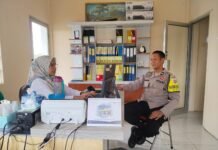Bhabinkamtibmas Koordinasi dengan Perangkat Desa Mekarjaya Tingkatkan Pelayanan Kamtibmas
