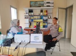 Bhabinkamtibmas Koordinasi dengan Perangkat Desa Mekarjaya Tingkatkan Pelayanan Kamtibmas