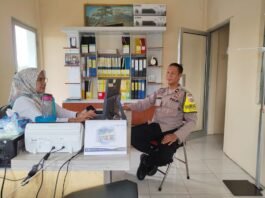 Bhabinkamtibmas Jalin Koordinasi dengan Perangkat Desa Mekarjaya untuk Tingkatkan Pelayanan Kamtibmas