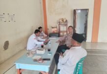 Bhabinkamtibmas Koordinasi Kamtibmas dengan Perangkat Desa Mekarjaya